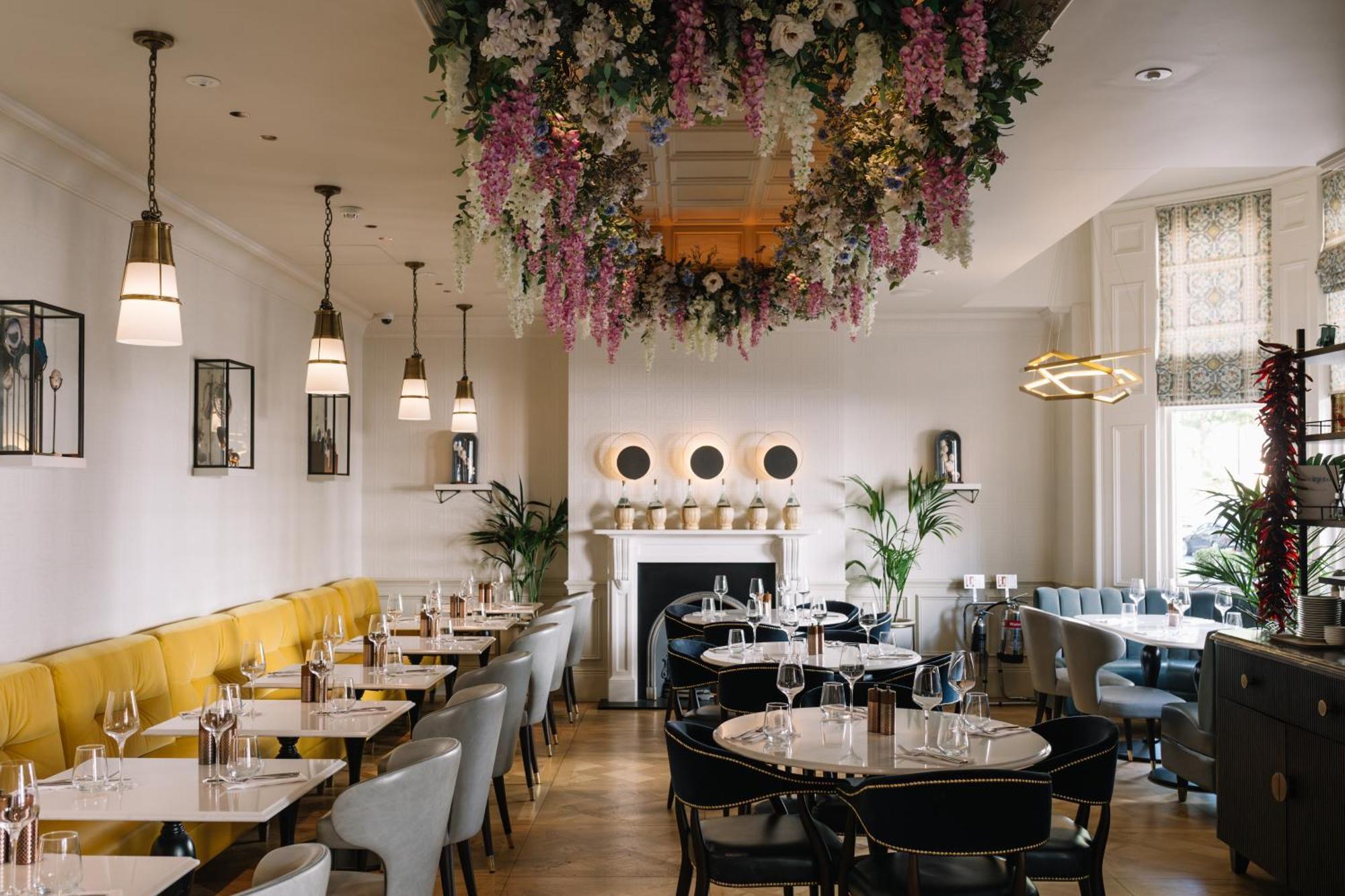 100 Queen'S Gate Hotel London, Curio Collection By Hilton Exterior photo Interior of the restaurant