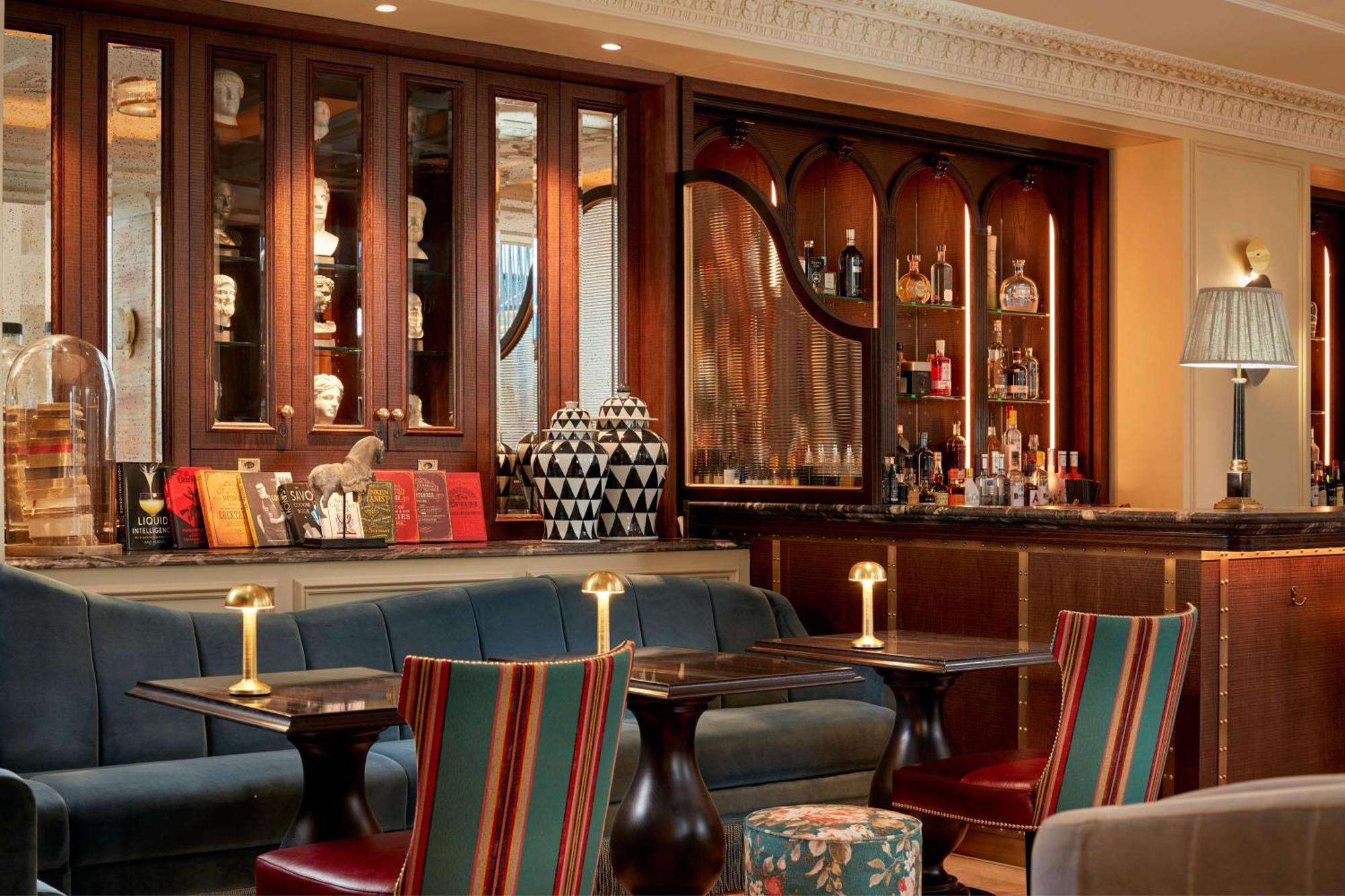 100 Queen'S Gate Hotel London, Curio Collection By Hilton Facilities photo The bar at the Connaught