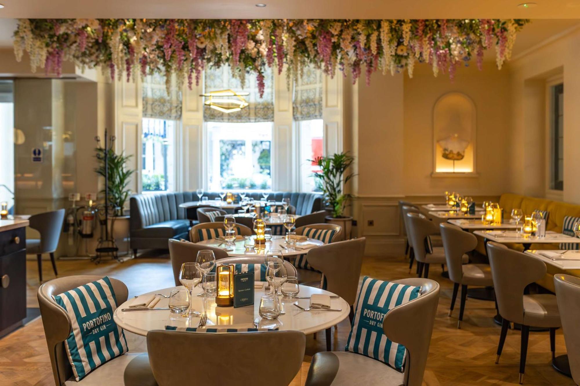 100 Queen'S Gate Hotel London, Curio Collection By Hilton Exterior photo The interior of the restaurant